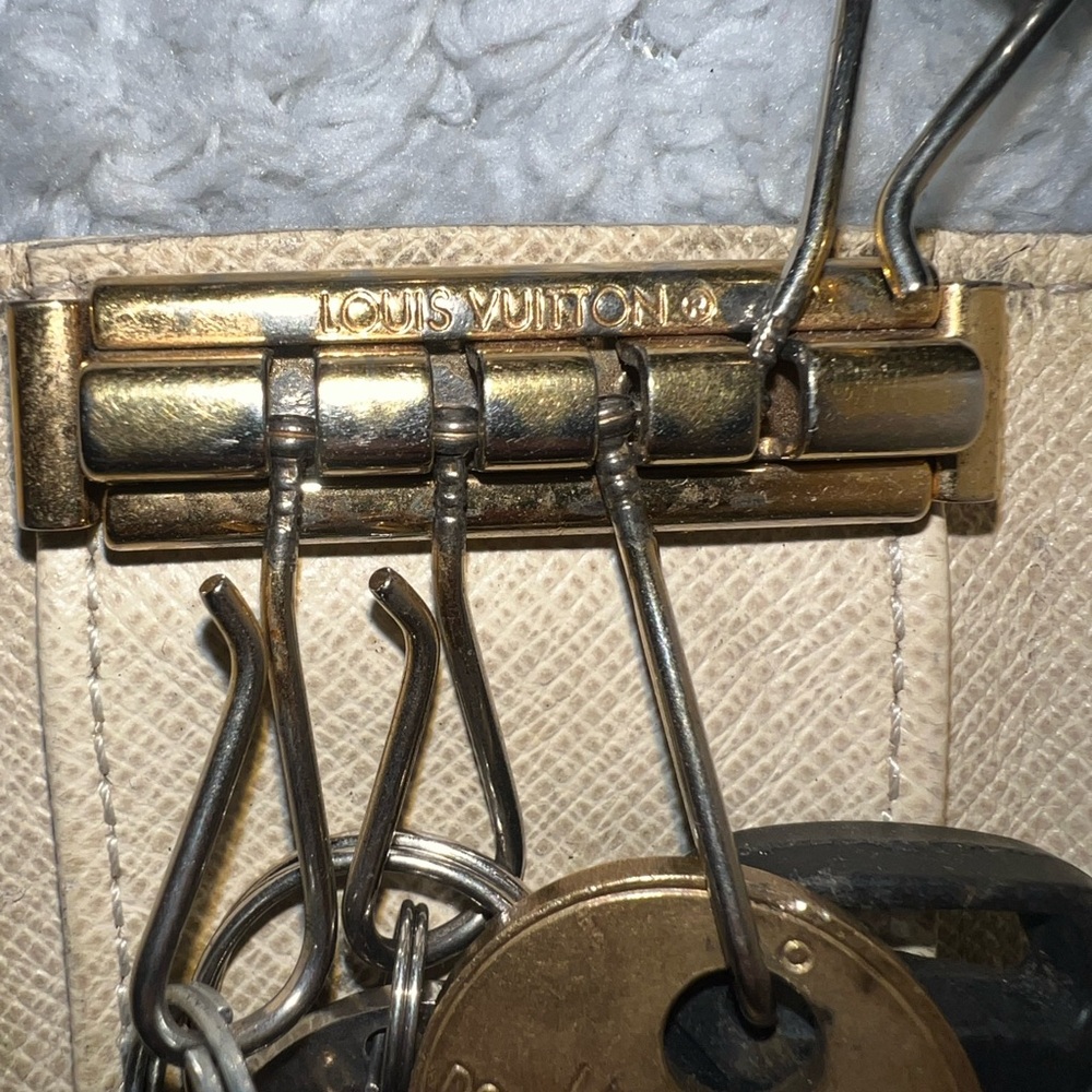 Louis Vuitton Checkered Key Holder - Picture 4 of 5